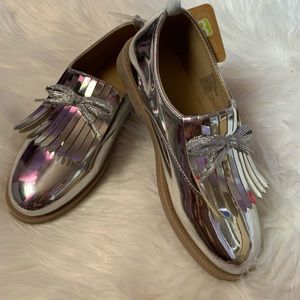 Girls silver metallic fringe oxfords